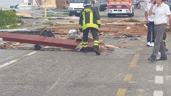 maltempo salerno 55 interventi nella notte tetti divelti a pontecagnano