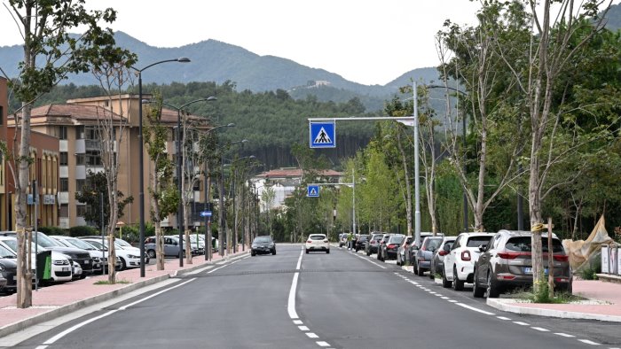 baronissi cambia il volto della citta completati i lavori di viale aldo moro