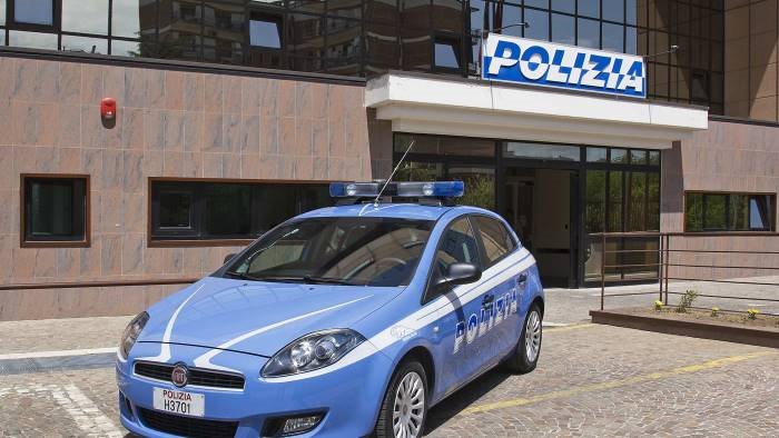 polizia di stato controlli nelle armerie scatta una sospensione dell attivita