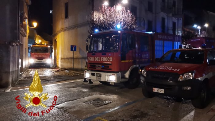 tragedia a montella incendio in una casa muore 50enne