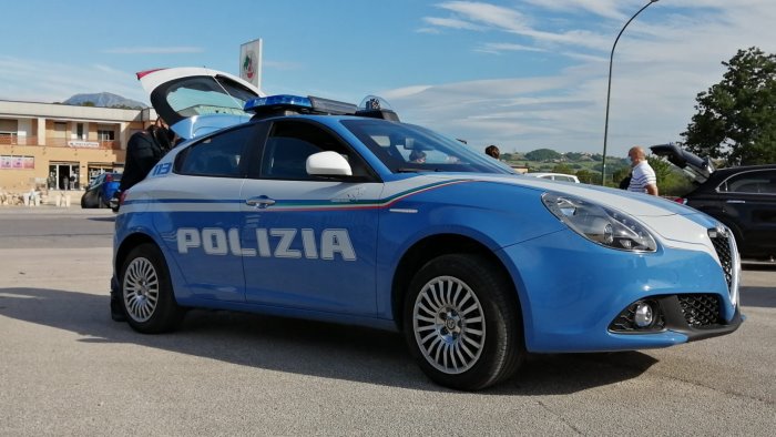 rubano minicar davanti il liceo classico arrestati 3 napoletani