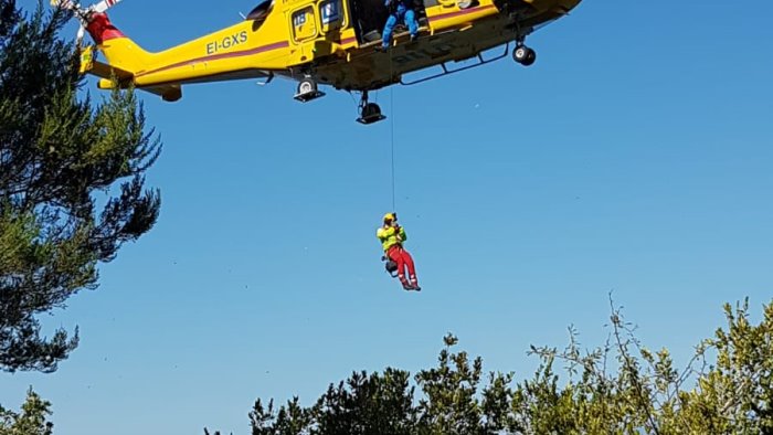 castellabate turista soccorso in eliambulanza a punta tresino