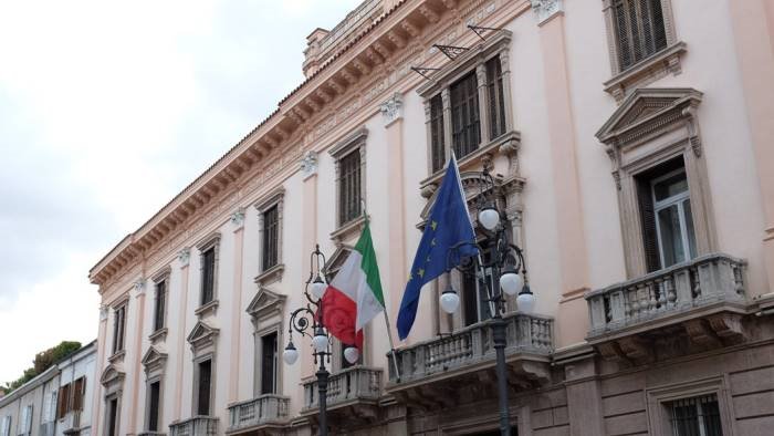 elezioni politiche alle 12 in irpinia affluenza al 13