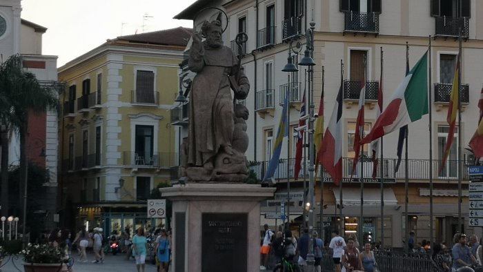 la denuncia di conta anche tu a sorrento troppi cattivi odori per le strade