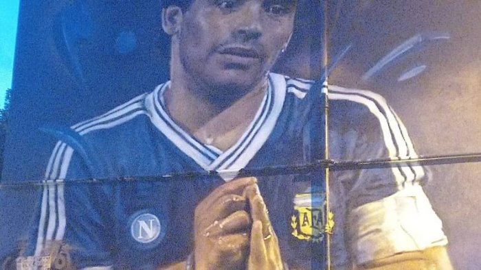 pompei intitola una strada a diego armando maradona