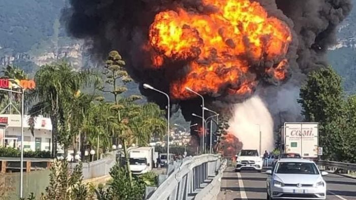 incendio san valentino torio l arpac nessun pericolo diossina