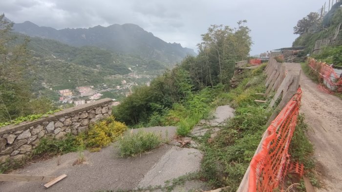 ravello frana in via casa rossa semaforo verde al ripristino percorribilita