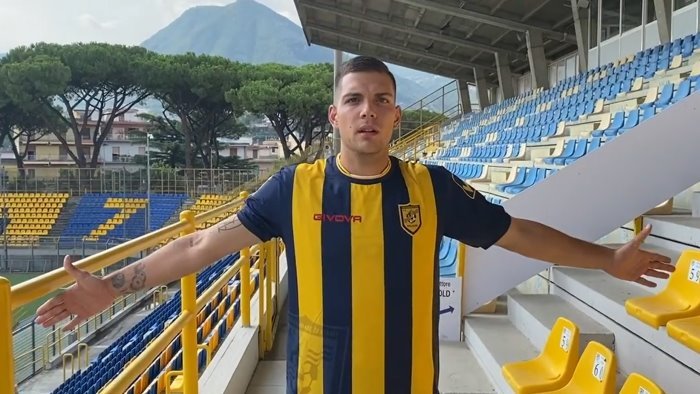 gelbison esordio amaro debutto vincente per la juve stabia 1 3