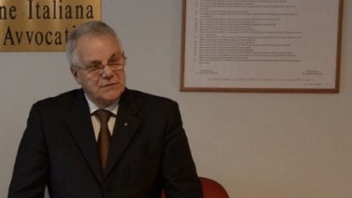 addio a claudio preziosi cosi diverso da massimo due esempi da non dimenticare