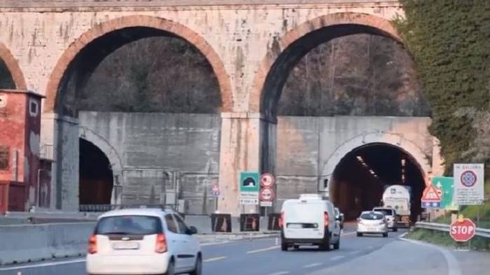 raccordo in galleria senso unico per salerno fino a venerdi