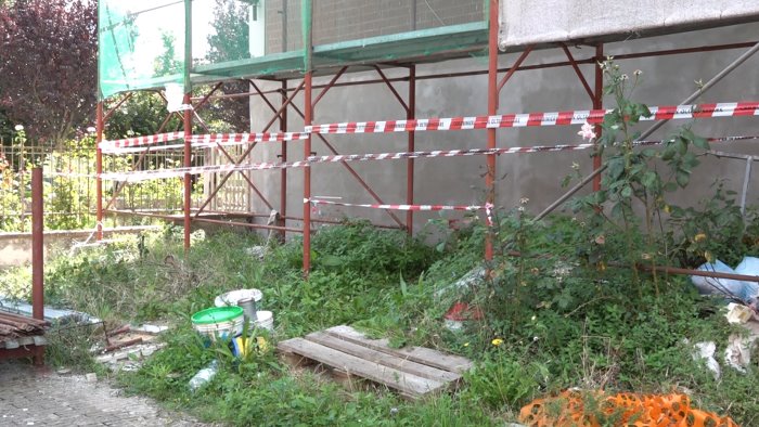 avellino aggressione nel cantiere di valle l operaio esce dal moscati