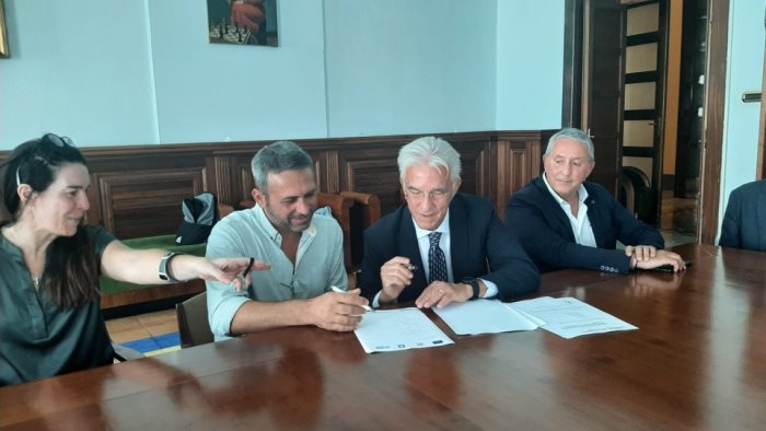 salerno a via il progetto una rete da pesca per la filiera dei rifiuti marini