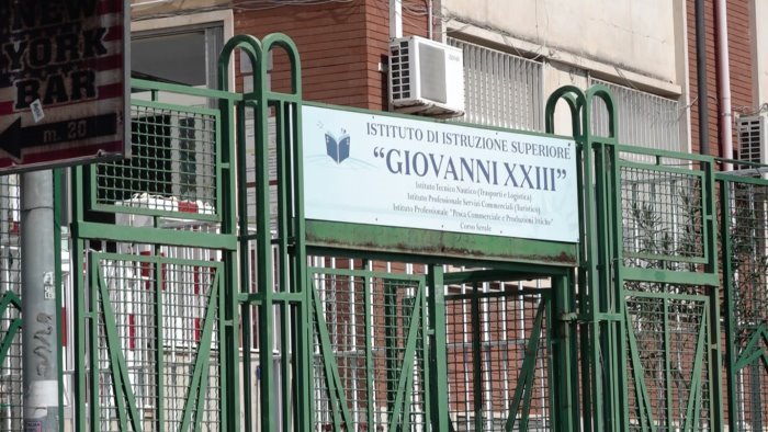 al giovanni xxiii la cerimonia di inizio anno scolastico con l alzabandiera