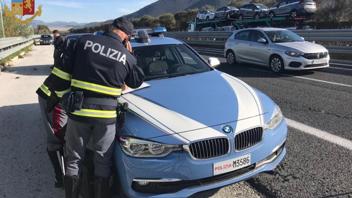 colpo alla lidl di salerno i rapinatori inseguiti e arrestati in autostrada