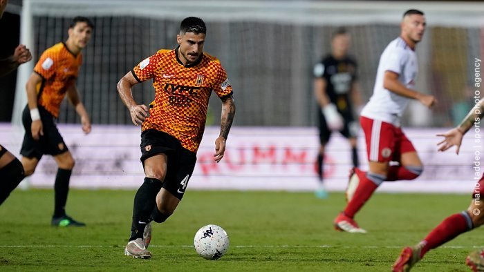 benevento acampora vicino al bari