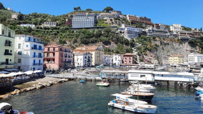 sorrento divieto temporaneo di balneazione a marina grande e marina piccola