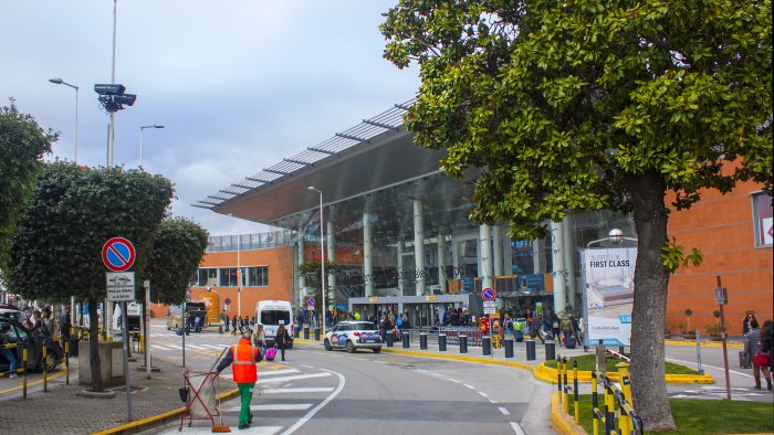 lavori stradali chiude il ramo di allacciamento all aeroporto di capodichino