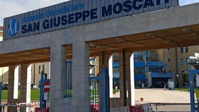 incidente nell avellinese feriti in ospedale al moscati