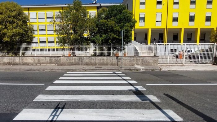 avellino rifatte le strisce pedonali davanti le scuole