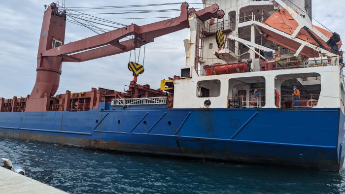 nuovo sbarco di migranti al molo manfredi di salerno