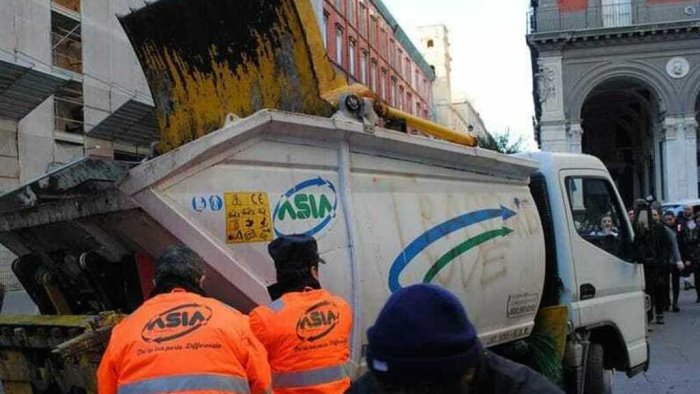 operatore investito da camion domani sciopero 4 ore addetti asia a napoli