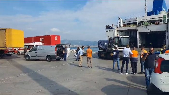 incidente porto sindacati 24 ore di sciopero a napoli salerno e castellammare