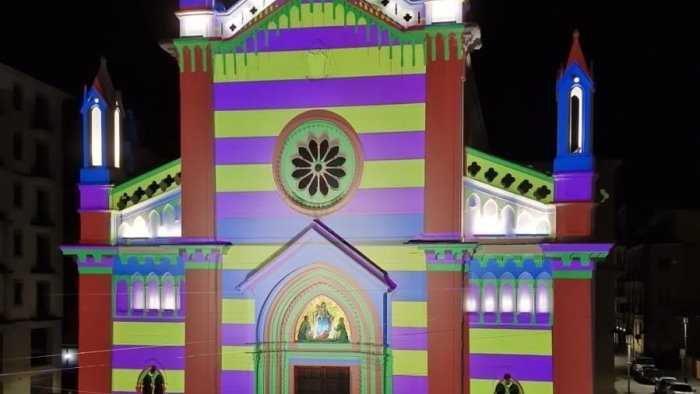 con animo fierissimo prove al corso e la chiesa del rosario si illumina