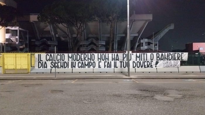 salernitana gli ultras a dia scendi in campo e fai il tuo dovere