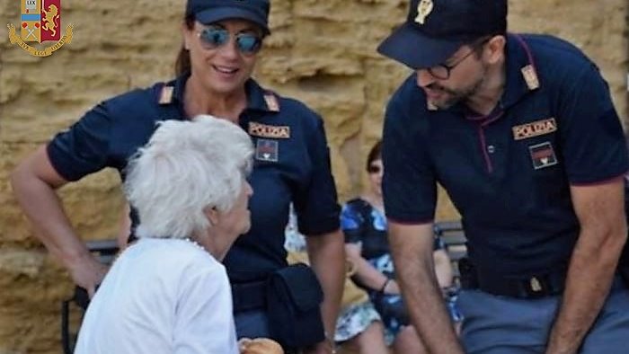 si fingono poliziotti e tentano la truffa ad un anziana coppia arrestata