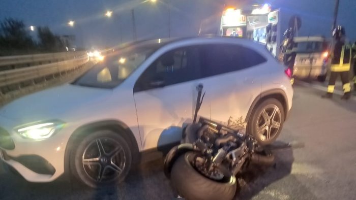 doppio incidente nel sannio feriti e paura scontro harley auto a benevento