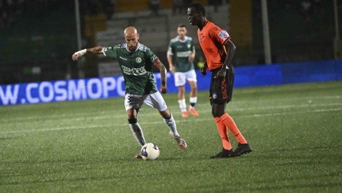 sorrento avellino 0 1 tito regala il primo gol e la prima vittoria ai lupi