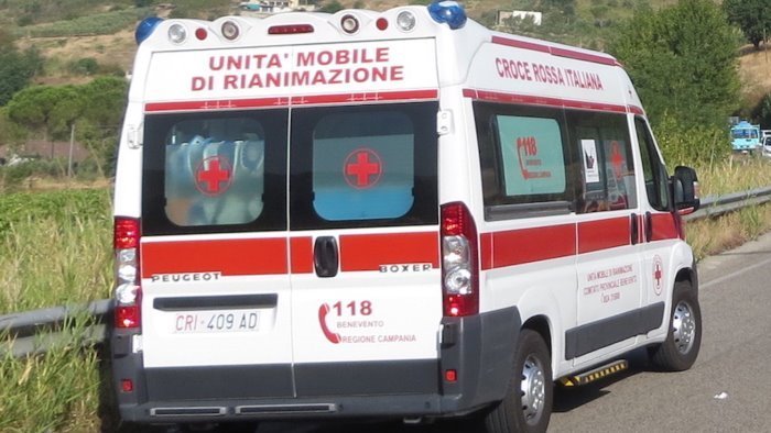 schiacciato da un palo muore un operaio di benevento