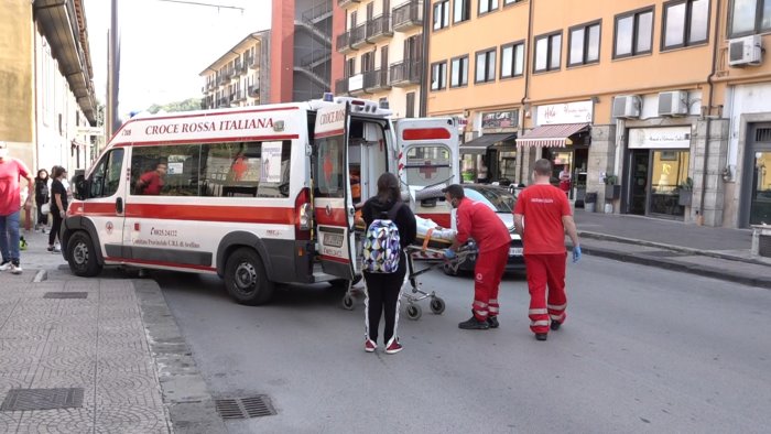 avellino auto contro una moto in via circumvallazione feriti due sedicenni