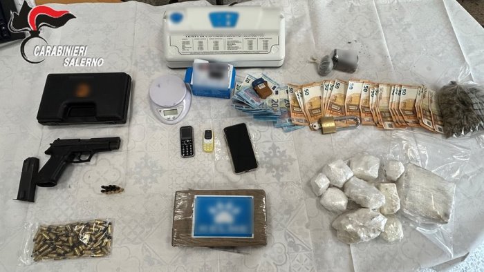 quasi 3 kg di droga e una pistola in casa arrestato 42enne a nocera inferiore