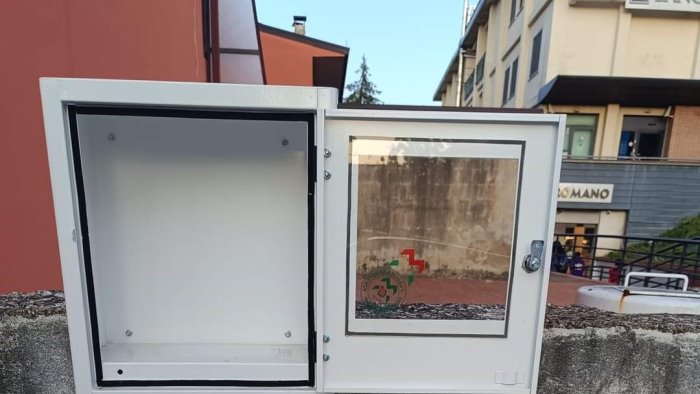 grottaminarda rubano defibrillatore ma le telecamere potrebbero inchiodarli