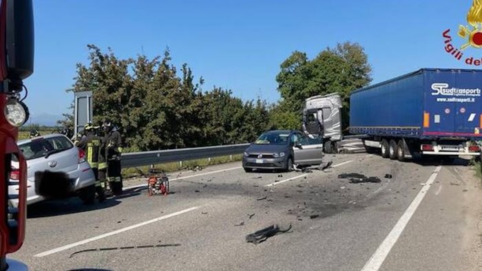 incidente nel novarese muore giovane insegnante salernitano