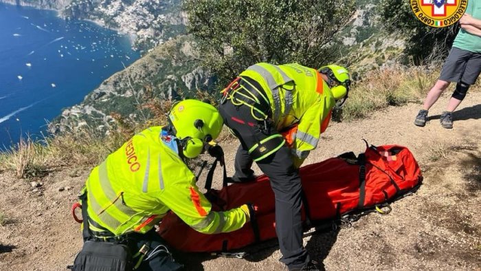 scivola per circa 5 metri lungo il sentiero degli dei soccorso turista tedesco