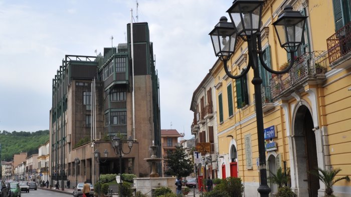 baronissi lavori di completamento rotatoria chiude via allende