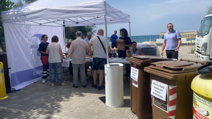 salerno riprende il tour dell isola ecologica nei quartieri