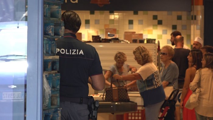 rapina in un supermercato di torrione portati via 4mila euro