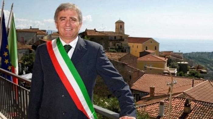 a 13 anni dalla morte fondazione vassallo sfrattata dal castello di pollica