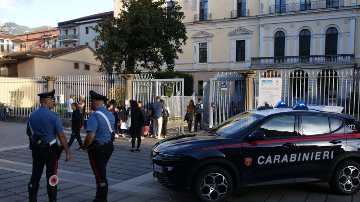 suona la prima campanella a scuola istituti irpini presidiati dai carabinieri