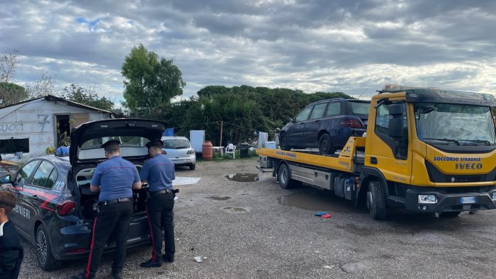 controlli dei carabinieri nel campo rom a qualiano minori non mandati a scuola