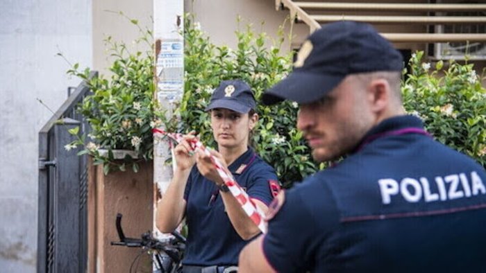 uccide la moglie e la figlia poi si spara giallo sulla strage del casolare