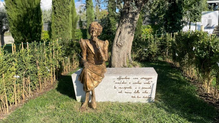 ariano ecco la statua dedicata al premio nobel rita levi montalcini