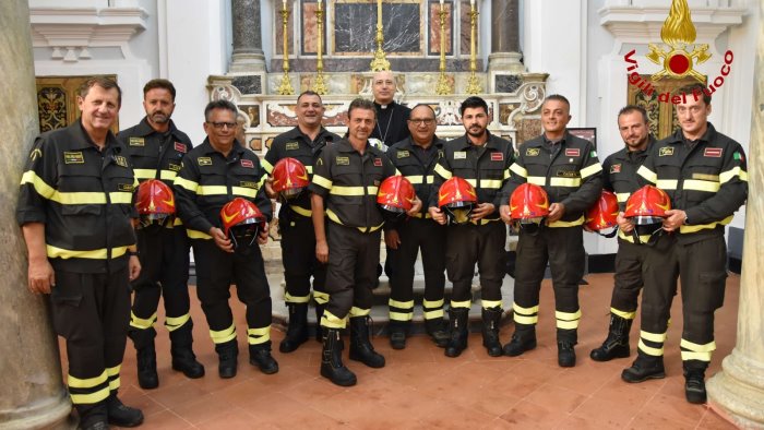 caserta benedizione caschi degli otto neo caposquadra dei vigili del fuoco