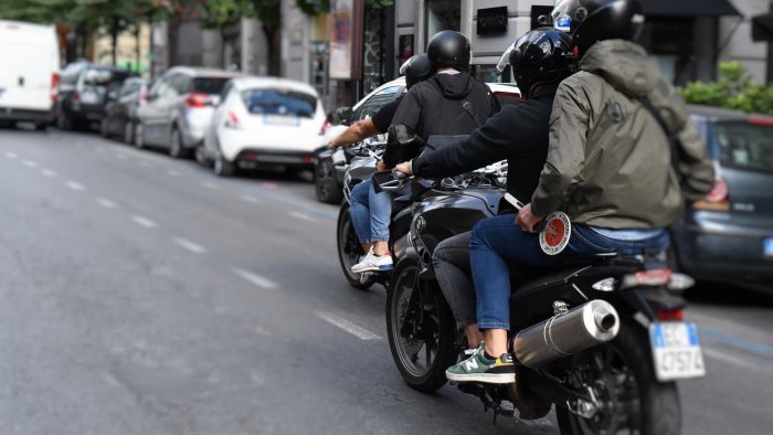 porta capuana falchi della squadra mobile in azione