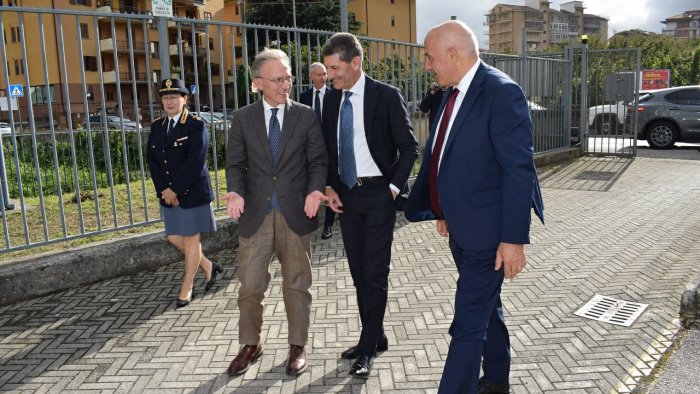 il capo della polizia fa visita alla questura di avellino