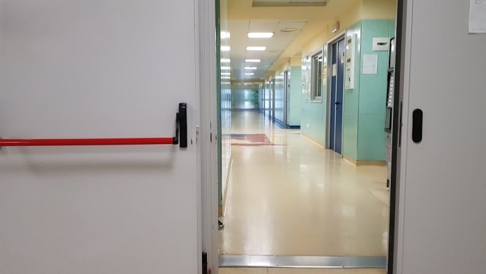 due medici e un autista aggrediti violenza senza fine in ospedale