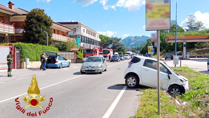 incidente sulla variante due le auto coinvolte coppia di anziani feriti